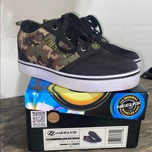 Heelys Camouflage Skate Shoes Size 6